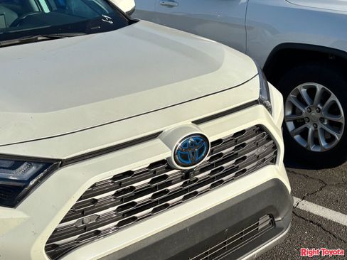 Used 2022 Toyota RAV4 Limited AWD/4WD image 7