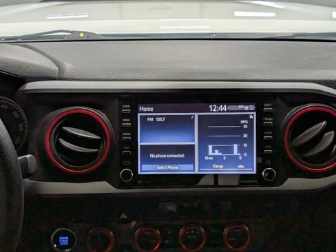 Used 2022 Toyota Tacoma TRD Off-Road image 19