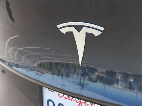 Used 2025 Tesla Model Y Long Range RWD image 6