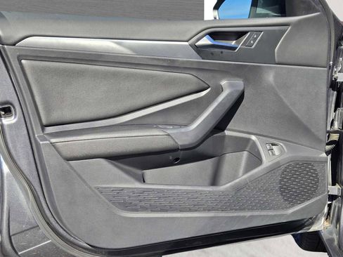 Used 2022 Volkswagen Jetta SE image 17