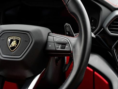 Used 2022 Lamborghini Urus image 16