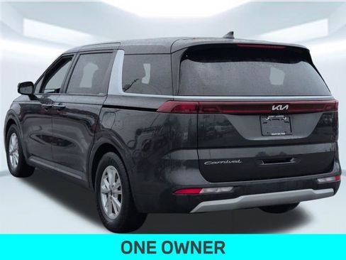 Used 2022 Kia Carnival LX FWD image 3