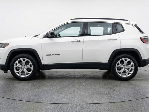 Used 2025 Jeep Compass Latitude image 5