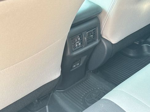 Used 2025 Toyota RAV4 XLE AWD/4WD image 35