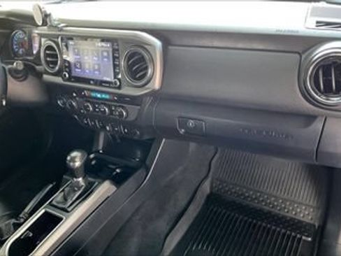 Used 2021 Toyota Tacoma TRD Off-Road w/ TRD Premium Off Road Package AWD/4WD image 10