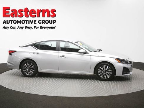 Used 2023 Nissan Altima 2.5 SV FWD image 46