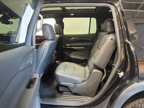 Used 2024 Chevrolet Traverse Z71 image 10