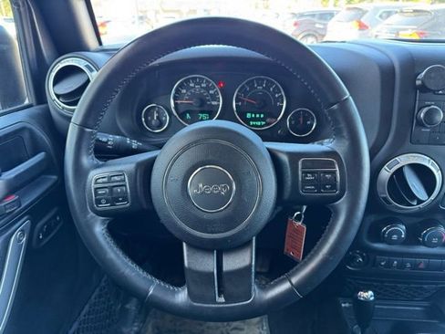 Used 2017 Jeep Wrangler Unlimited Rubicon w/ Cold Weather Group image 18
