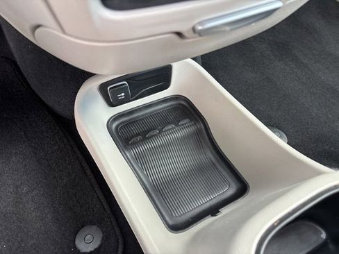 Used 2023 Chrysler Pacifica Touring-L FWD image 23