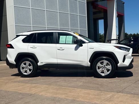 Certified 2021 Toyota RAV4 LE AWD/4WD image 3