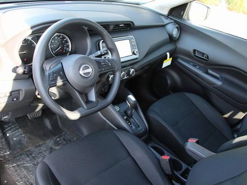 New 2025 Nissan Kicks Play S image 4