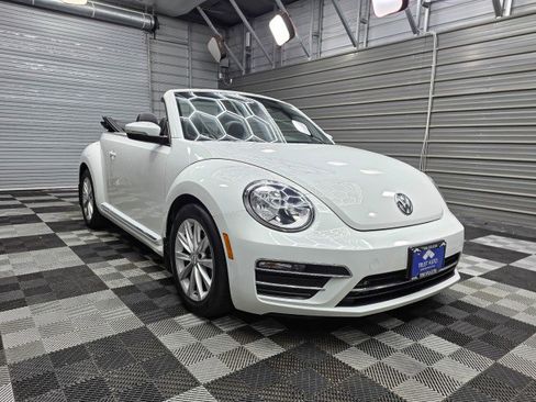 Used 2018 Volkswagen Beetle 2.0T SE FWD image 4