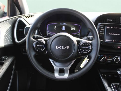 Used 2023 Kia Soul LX image 21