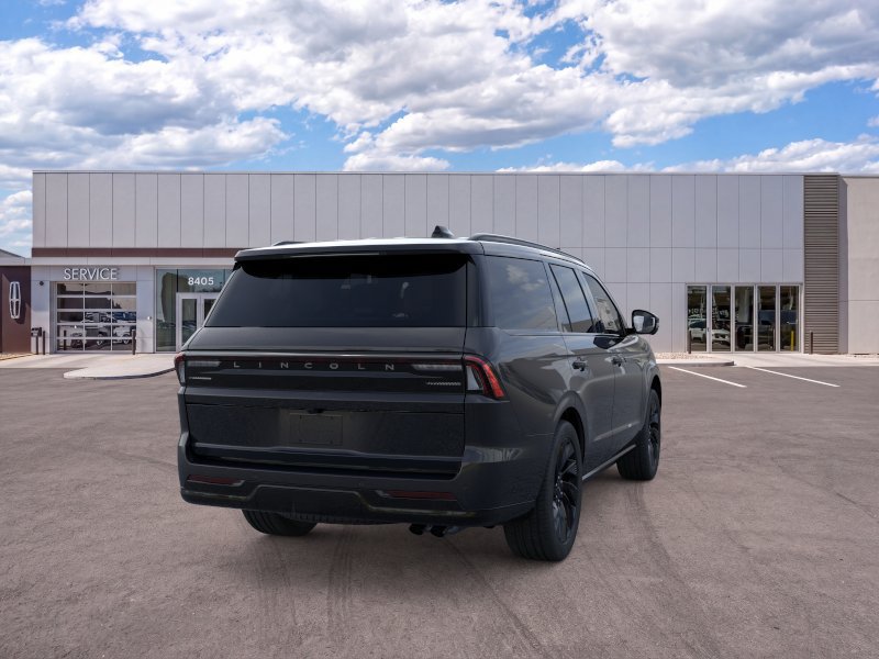 New 2026 Lincoln Navigator Reserve w/ Jet Appearance Package AWD/4WD image 8