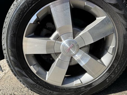 Used 2010 GMC Acadia SLT w/ Technology Package image 13