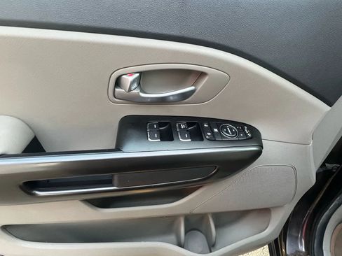 Used 2016 Kia Sedona LX w/ Option Group 020 image 22