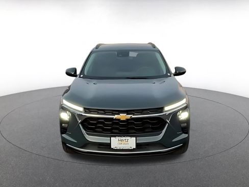 Used 2025 Chevrolet Trax LT w/ LT Convenience Package image 4