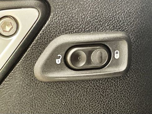 Used 2016 Jeep Wrangler Unlimited Sahara image 18