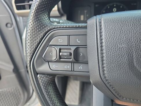 Used 2025 Toyota Tacoma SR5 AWD/4WD image 22