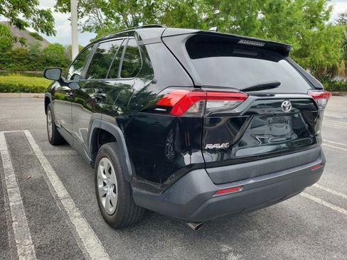 Used 2019 Toyota RAV4 LE FWD image 4