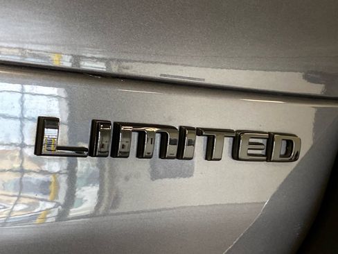 Used 2023 Jeep Grand Cherokee L Limited w/ Black Appearance Package image 7