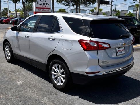 Used 2021 Chevrolet Equinox LT w/ Driver Convenience Package image 4