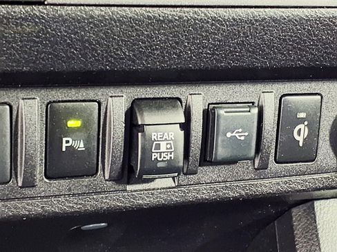 Used 2021 Toyota Tacoma TRD Sport w/ Technology Package AWD/4WD image 21