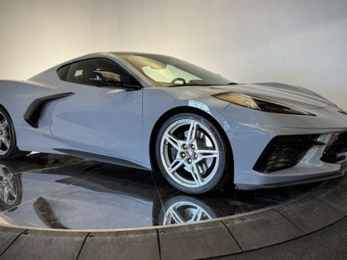 Used 2024 Chevrolet Corvette Stingray Premium Cpe w/ Z51 Performance Package RWD image 18