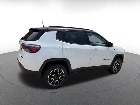 Used 2025 Jeep Compass Trailhawk AWD/4WD image 14