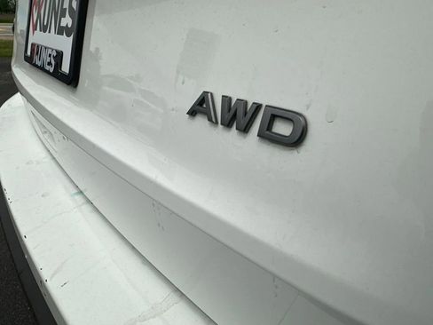 Used 2024 Nissan Rogue S AWD/4WD image 11
