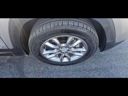 Used 2024 GMC Terrain SLT AWD/4WD image 9