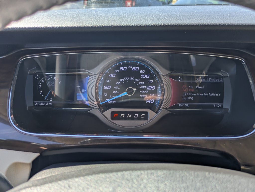 Used 2015 Ford Taurus Limited FWD image 11