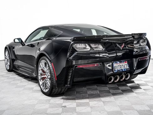 Used 2017 Chevrolet Corvette Z06 RWD image 2