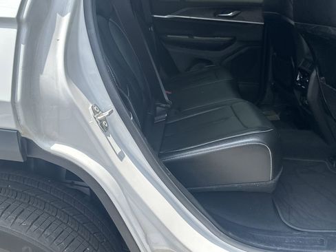 Used 2023 Jeep Grand Cherokee Limited RWD image 16