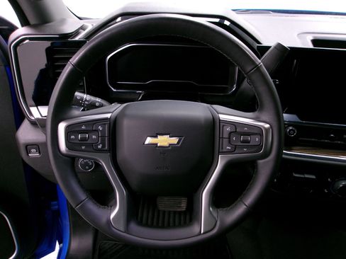 Used 2025 Chevrolet Silverado 1500 LT AWD/4WD image 7