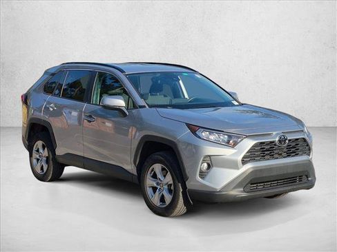 Used 2021 Toyota RAV4 XLE FWD image 3