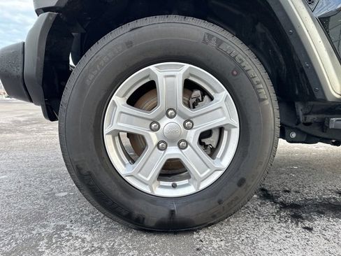 Used 2023 Jeep Wrangler Sport S image 9