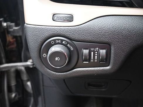 Used 2014 Jeep Cherokee Limited AWD/4WD image 16