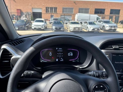 Used 2025 Kia Soul LX w/ LX Technology Package FWD image 32