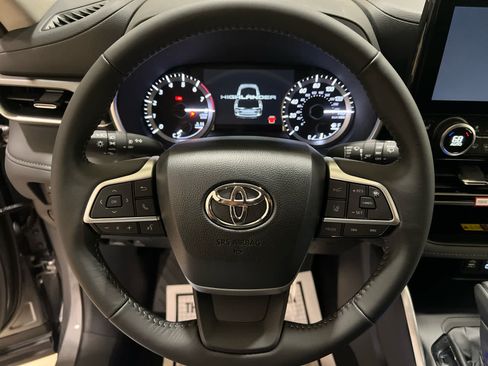 New 2026 Toyota Highlander XLE AWD/4WD image 18
