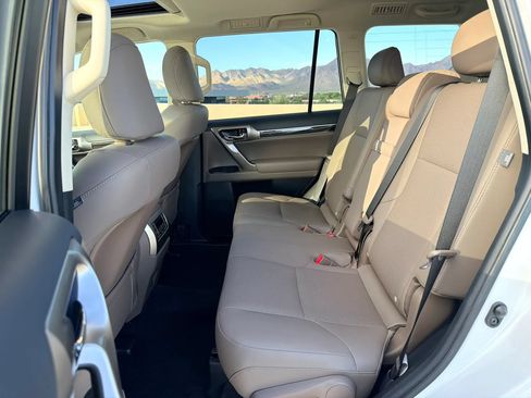 Used 2020 Lexus GX 460 Premium w/ Premium Package AWD/4WD image 13