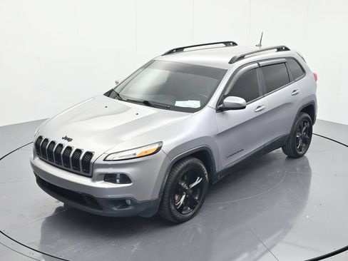 Used 2016 Jeep Cherokee Latitude FWD image 28