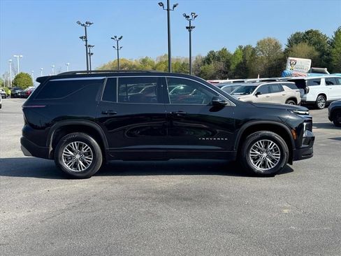 Used 2026 Chevrolet Traverse LT w/ LPO, Floor Liner Package FWD image 2