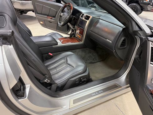 Used 2006 Cadillac XLR image 22