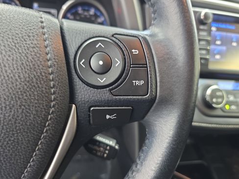 Used 2018 Toyota RAV4 Limited FWD image 18