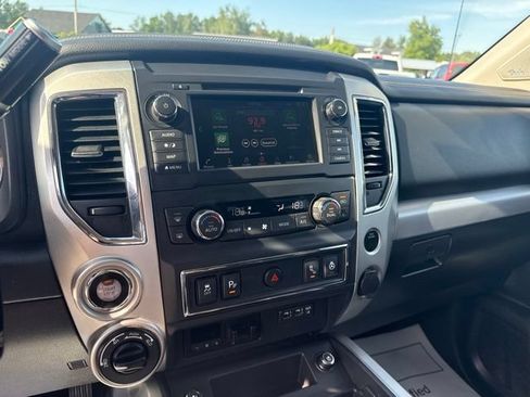 Used 2019 Nissan Titan PRO-4X AWD/4WD image 25