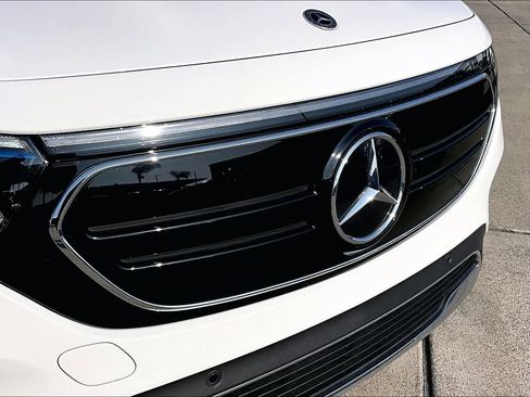 Used 2023 Mercedes-Benz EQB 300 4MATIC w/ Exclusive Package image 29