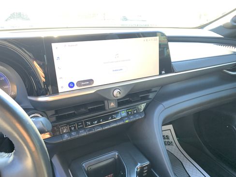 Used 2023 Toyota Crown image 23