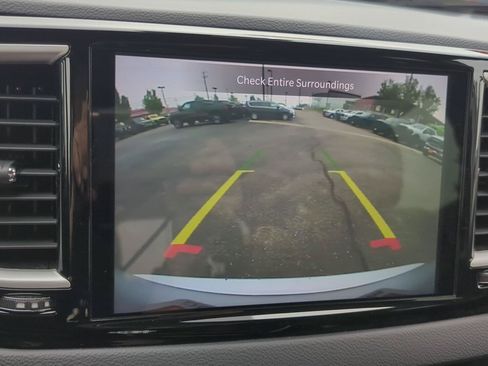 Used 2023 Chrysler Pacifica Touring-L FWD image 19