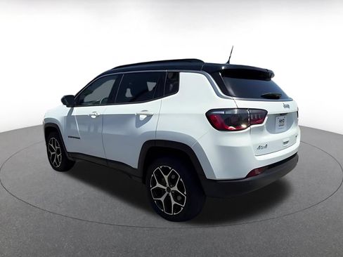 Used 2025 Jeep Compass Limited AWD/4WD image 10